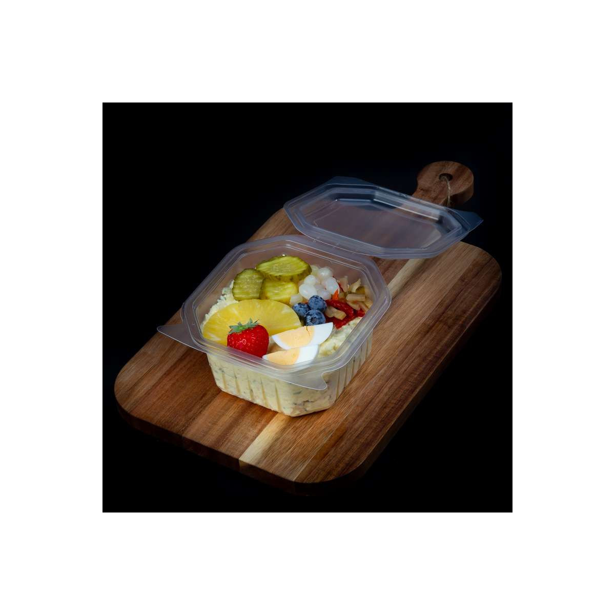 Eiersalade met fruit en zuren van marktslager van Bussel